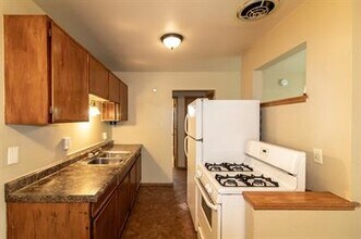 5324-5340 Hanson Ct N in Crystal, MN - Building Photo - Building Photo