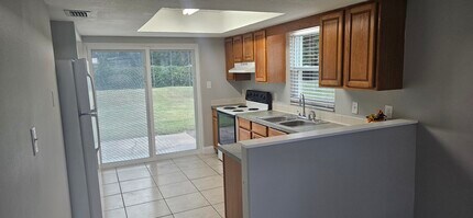815 Trina Ln, Unit 815 in Lakeland, FL - Foto de edificio - Building Photo