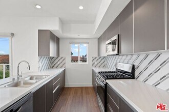 11821 Texas Ave-Unit -102 in Los Angeles, CA - Building Photo - Building Photo