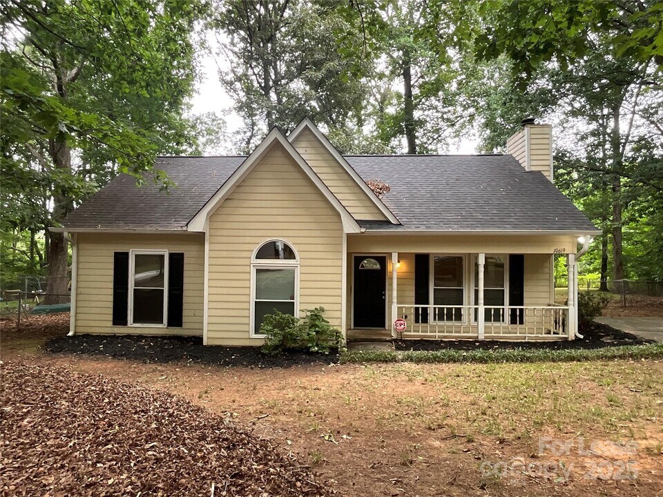 10619 Wood Meadow Dr in Charlotte, NC - Building Photo