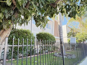 6633 Woodley Ave in Van Nuys, CA - Building Photo - Building Photo