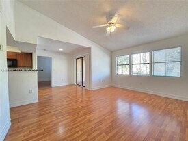 15650 SW 105th Ln in Miami, FL - Building Photo