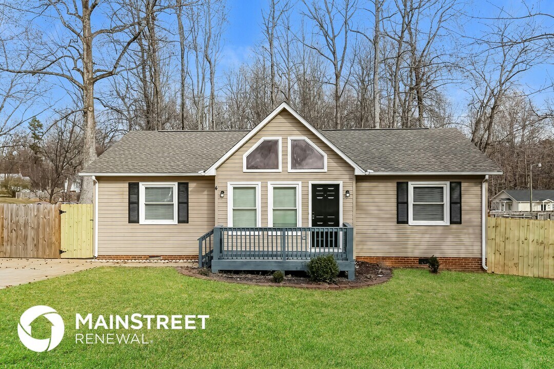 4 Terry Dr in Thomasville, NC - Foto de edificio