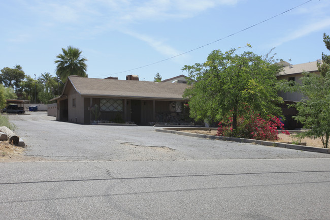 51st St. Apartments in Phoenix, AZ - Foto de edificio - Building Photo