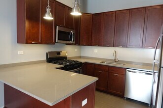 2350 W Belle Plaine Ave in Chicago, IL - Building Photo - Building Photo
