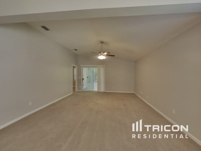5890 Round Table Rd in Jacksonville, FL - Building Photo - Building Photo