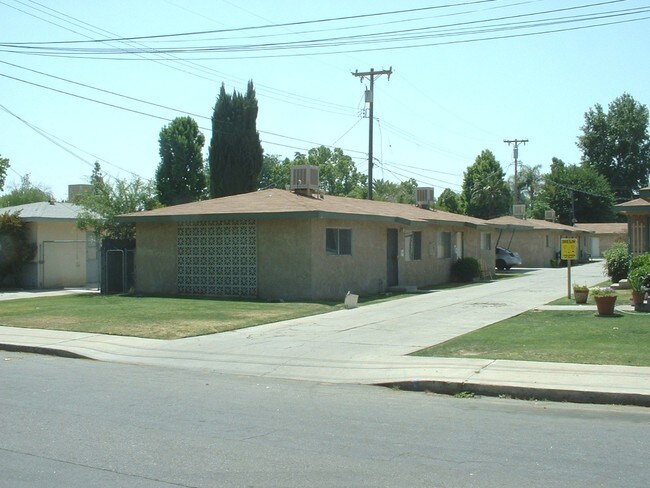 2109-2119 Buena Vista in Bakersfield, CA - Foto de edificio - Building Photo