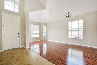 3079 Zander Dr in Grand Island, FL - Foto de edificio - Building Photo