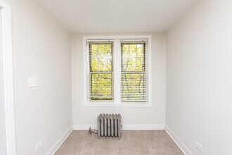 1300 E Madison Park in Chicago, IL - Building Photo - Building Photo