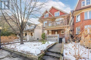 416 Palmerston Blvd in Toronto, ON - Building Photo