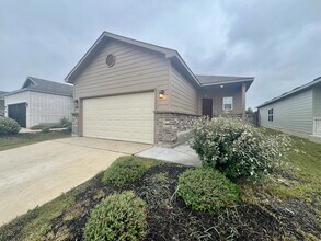 596 Jennifer Wy in New Braunfels, TX - Building Photo - Building Photo