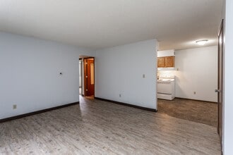 5th Ave Place in Marion, IA - Building Photo - Interior Photo