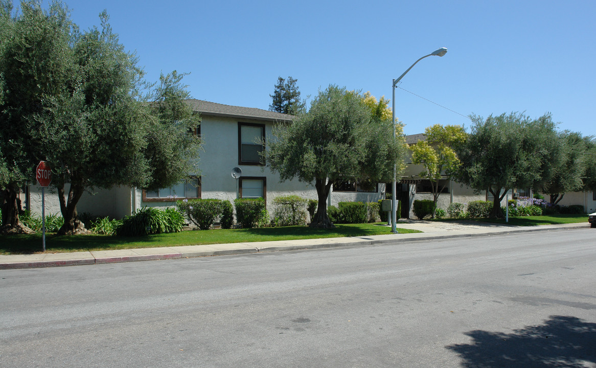 3295 Brookdale Dr in Santa Clara, CA - Building Photo