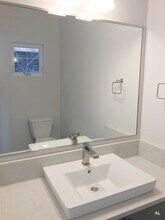 3300 NE 65th St, Unit 205 in Seattle, WA - Building Photo - Building Photo