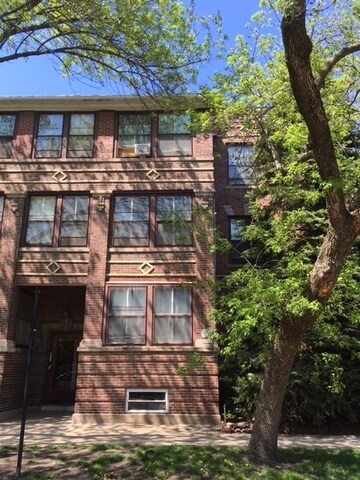 2200 W Berteau Ave in Chicago, IL - Building Photo