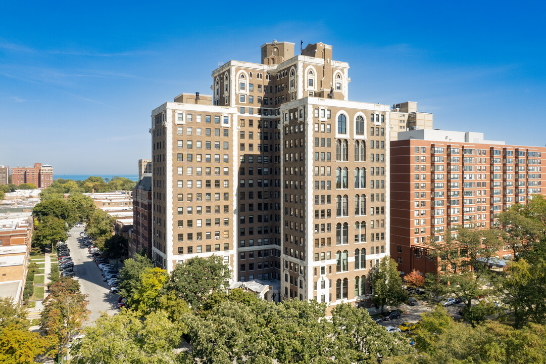 Jackson Towers in Chicago, IL - Building Photo