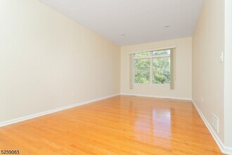 572 Old Dover Rd in Morris Plains, NJ - Building Photo - Building Photo