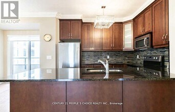 9245 Jane St in Vaughan, ON - Building Photo - Building Photo