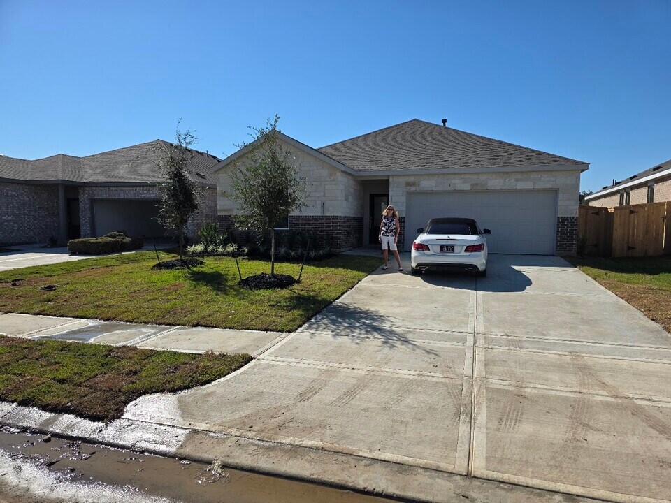 1743 Magnolia Jade Ct in Crosby, TX - Building Photo