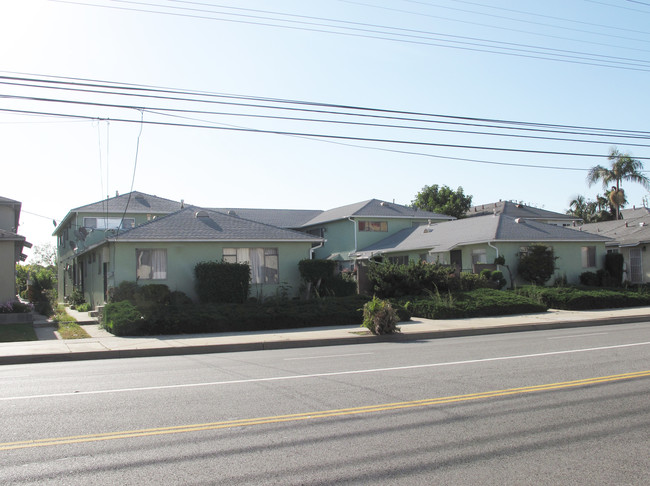 15610 S Normandie Ave in Gardena, CA - Foto de edificio - Building Photo