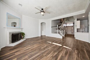12310 Robin Mdw Cir in Stafford, TX - Building Photo