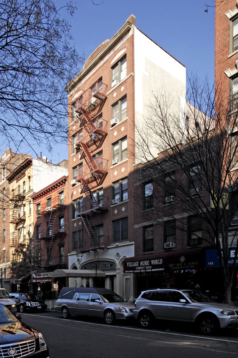 199 Bleecker St in New York, NY - Building Photo