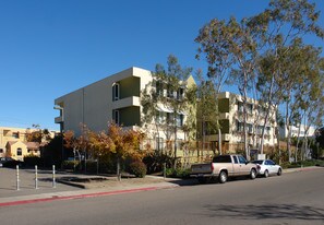 Campus Walk Condominiums in San Diego, CA - Building Photo