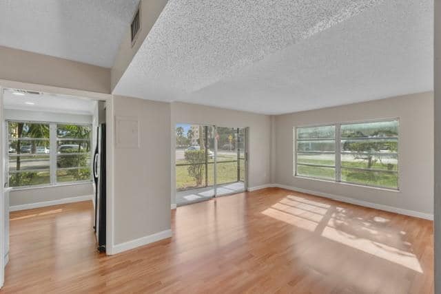 4176 Inverrary Dr, Unit 102 in Lauderhill, FL - Building Photo - Building Photo