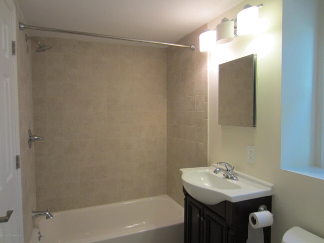 22 Lasatta Ave in Englishtown, NJ - Building Photo - Building Photo