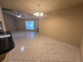 10711 Forest Leaf Dr in Sugar Land, TX - Building Photo - Building Photo
