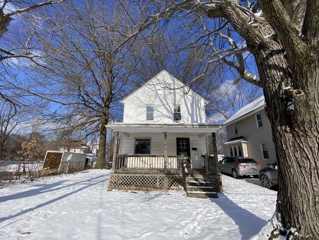 413 Stanton Ave in Akron, OH - Foto de edificio - Building Photo