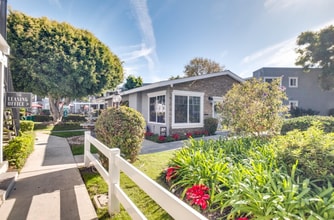 The Pointe at 2316 in Oceanside, CA - Foto de edificio - Building Photo