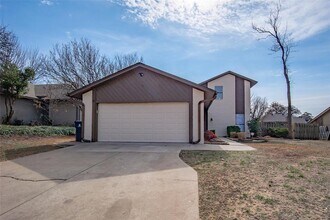 2400 Northwood Ln in Edmond, OK - Building Photo - Building Photo