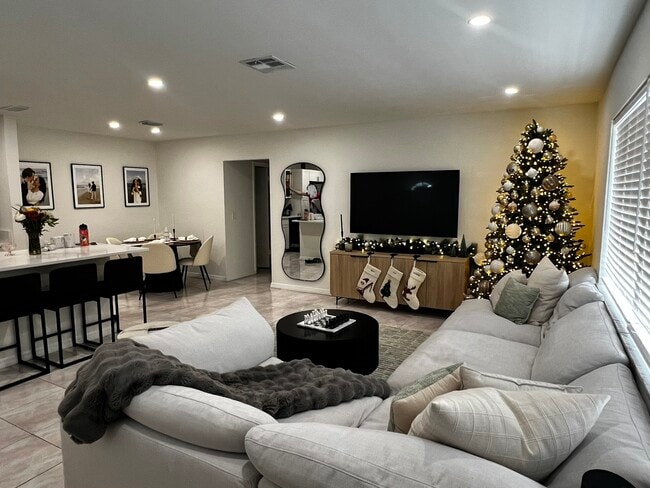 3001 Albatross Rd, Unit 3020 Albatross Rd Apt 2