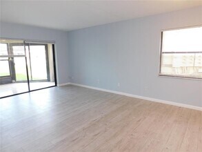331 Woodlake Wynde in Oldsmar, FL - Building Photo - Building Photo