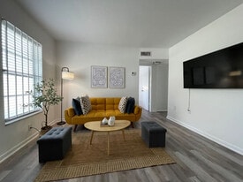 55 NW 11th Ave in Miami, FL - Building Photo