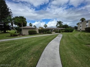 3655 Boca Ciega Dr in Naples, FL - Foto de edificio - Building Photo
