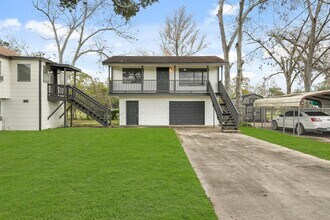 105 W Linney St in Dayton, TX - Building Photo - Building Photo