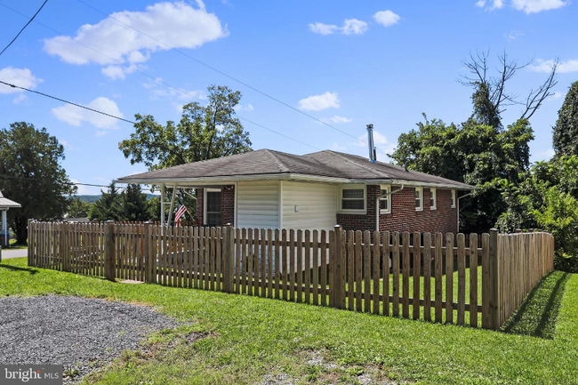 389 Thompson St in Strasburg, VA - Building Photo - Building Photo