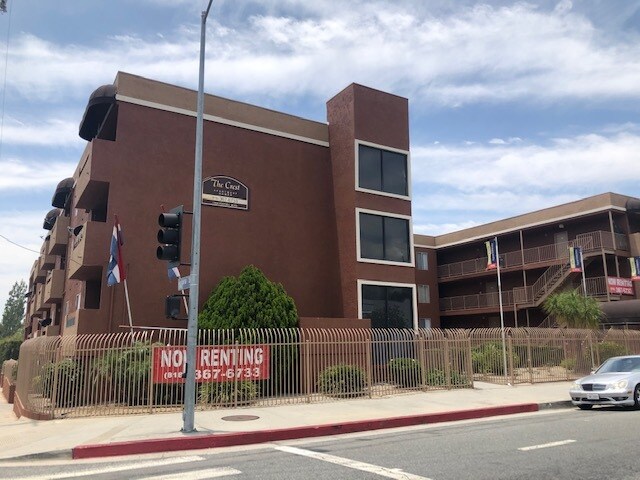 13950 Foothill Blvd in Los Angeles, CA - Building Photo