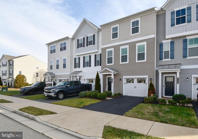 1104 Hudgins Farm Cir in Fredericksburg, VA - Building Photo - Building Photo