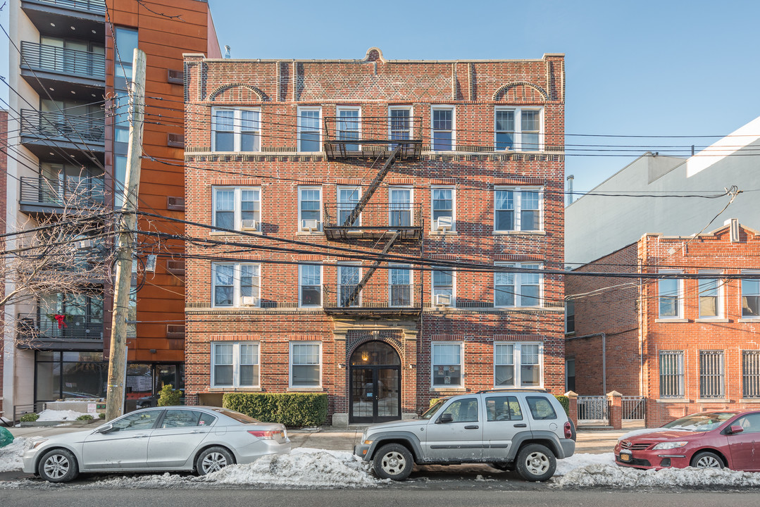 2912 Newtown Ave in Astoria, NY - Building Photo