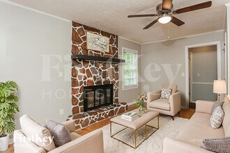 3120 Oak Dr in Lawrenceville, GA - Foto de edificio - Building Photo