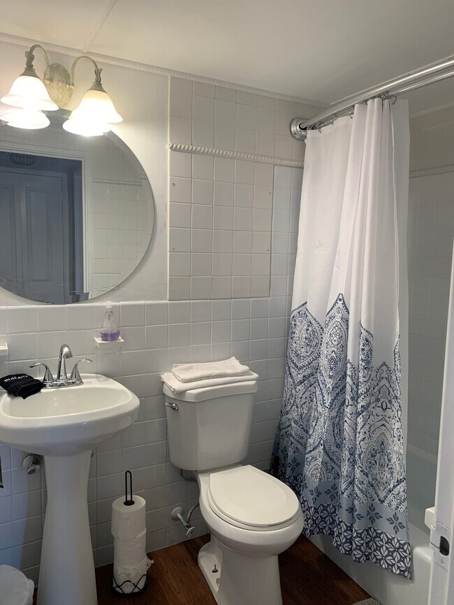 300 W Peachtree St NW
