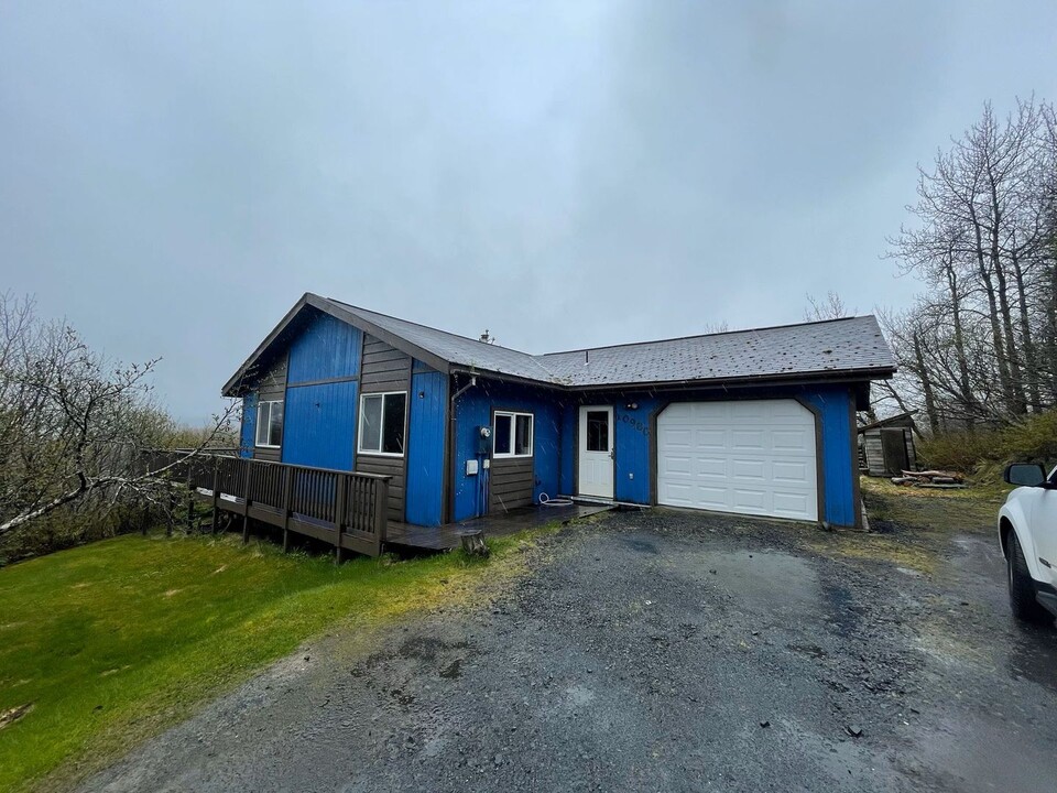 10980 Bells Flats Rd in Kodiak, AK - Building Photo