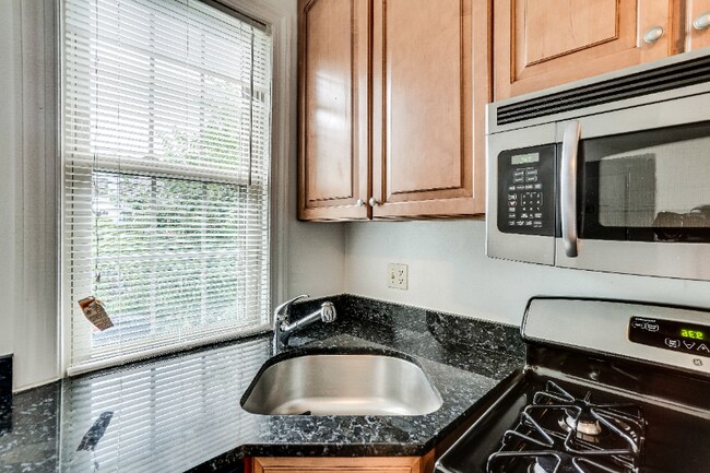 1111 Lamont St NW in Washington, DC - Building Photo - Building Photo