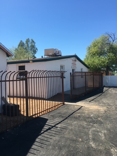 Borden's Court Apartments in Tucson, AZ - Building Photo - Building Photo