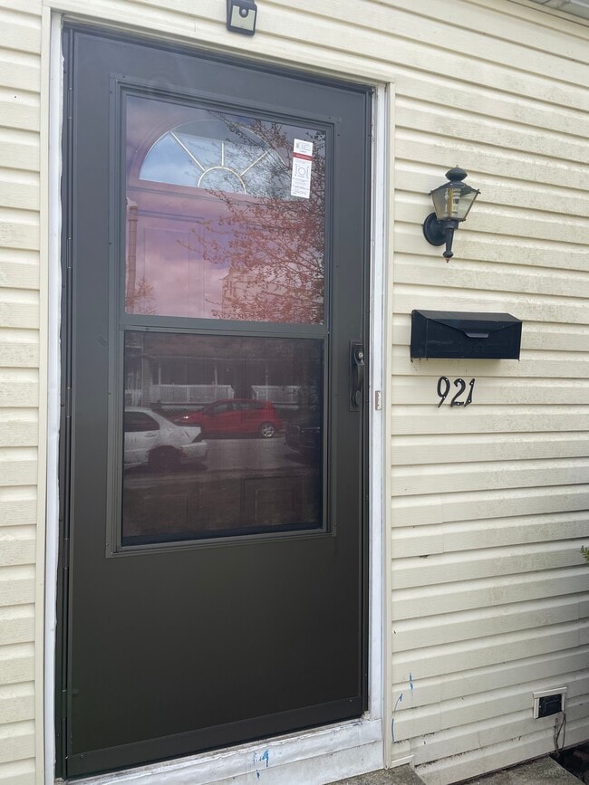 921 NW D St in Richmond, IN - Building Photo - Building Photo