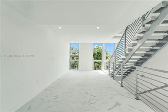 7645 Carlyle Ave in Miami Beach, FL - Building Photo - Building Photo