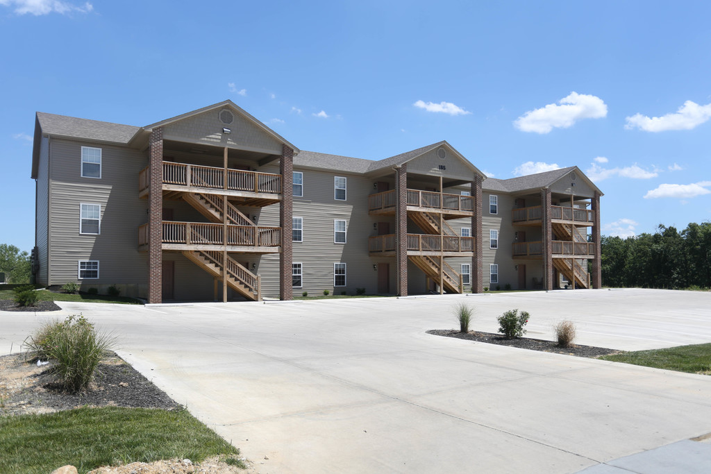 Quail Run Apartments in Moscow Mills, MO